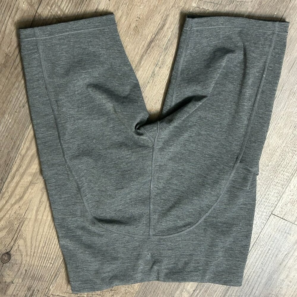 Athleta Ultimate Stash Pocket 9" Short – Size S - Picture 3 of 4